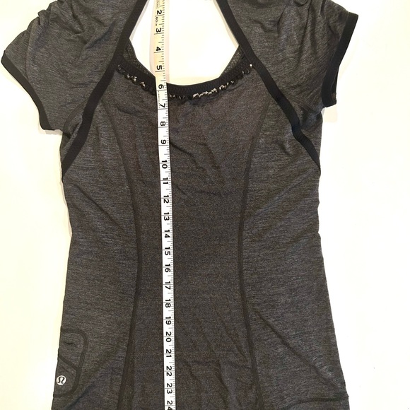 Lululemon • Team Spirit Tech Short Sleeve Black • Size 4 - Picture 8 of 8